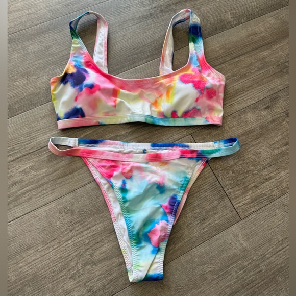 LAST PRICE🍒🤍 AMAZON tye dye swimming set 🩷 - Picture 3 of 9